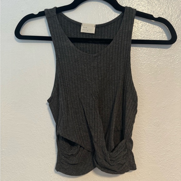 Crop Top Crossover Twist Front Tank - Picture 2 of 4